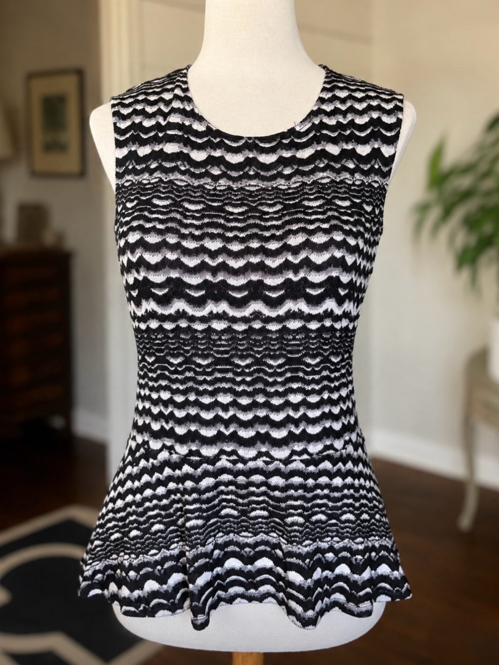 BCBG MAXAZRIA Textured Knit Peplum Top Black White Sleeveless S